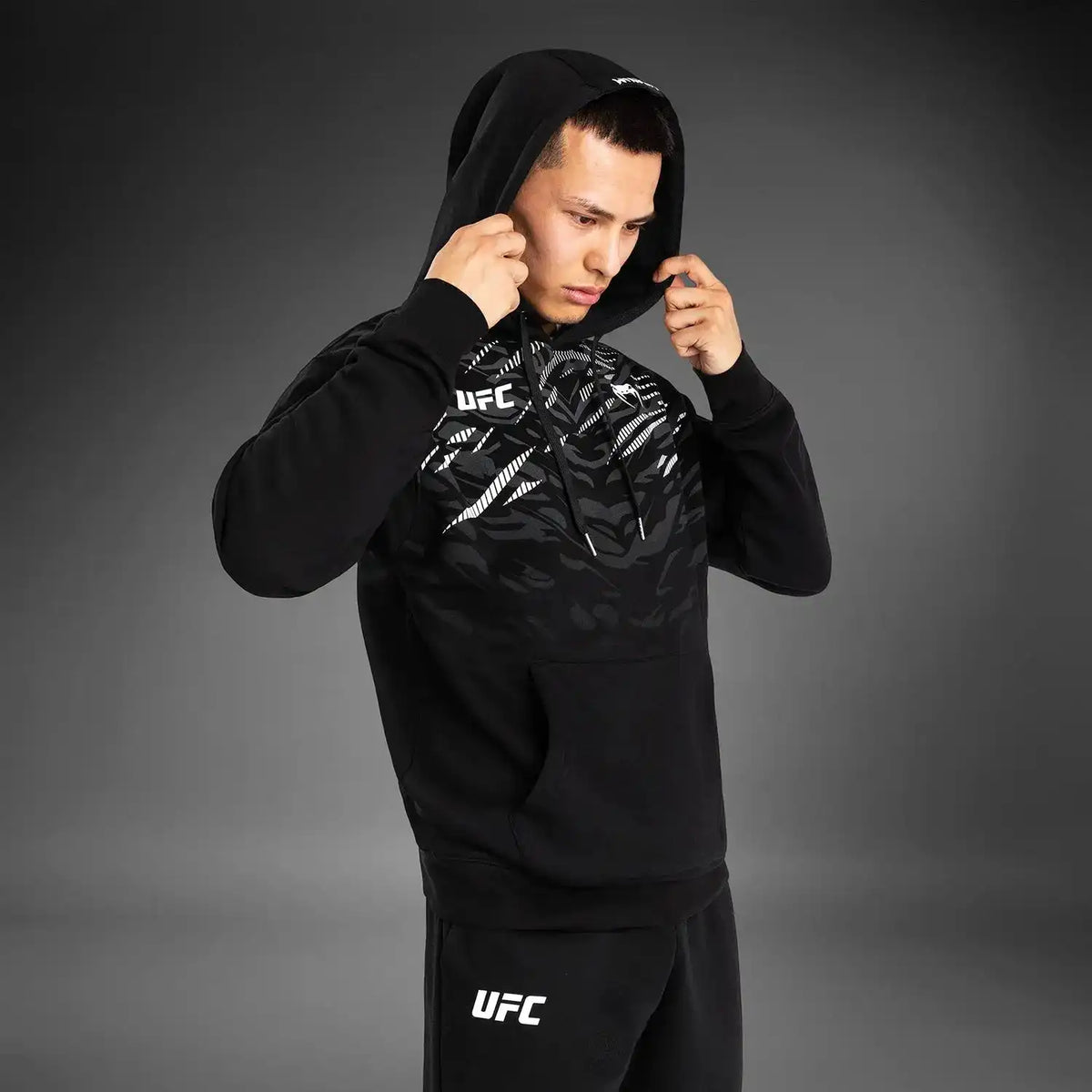 UFC Fusion by Venum Men’s Replica Pullover Hoodie - Black