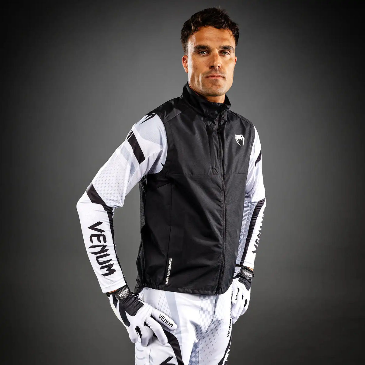 Venum MX Basics Sleeveles Windbreaker - Black/White