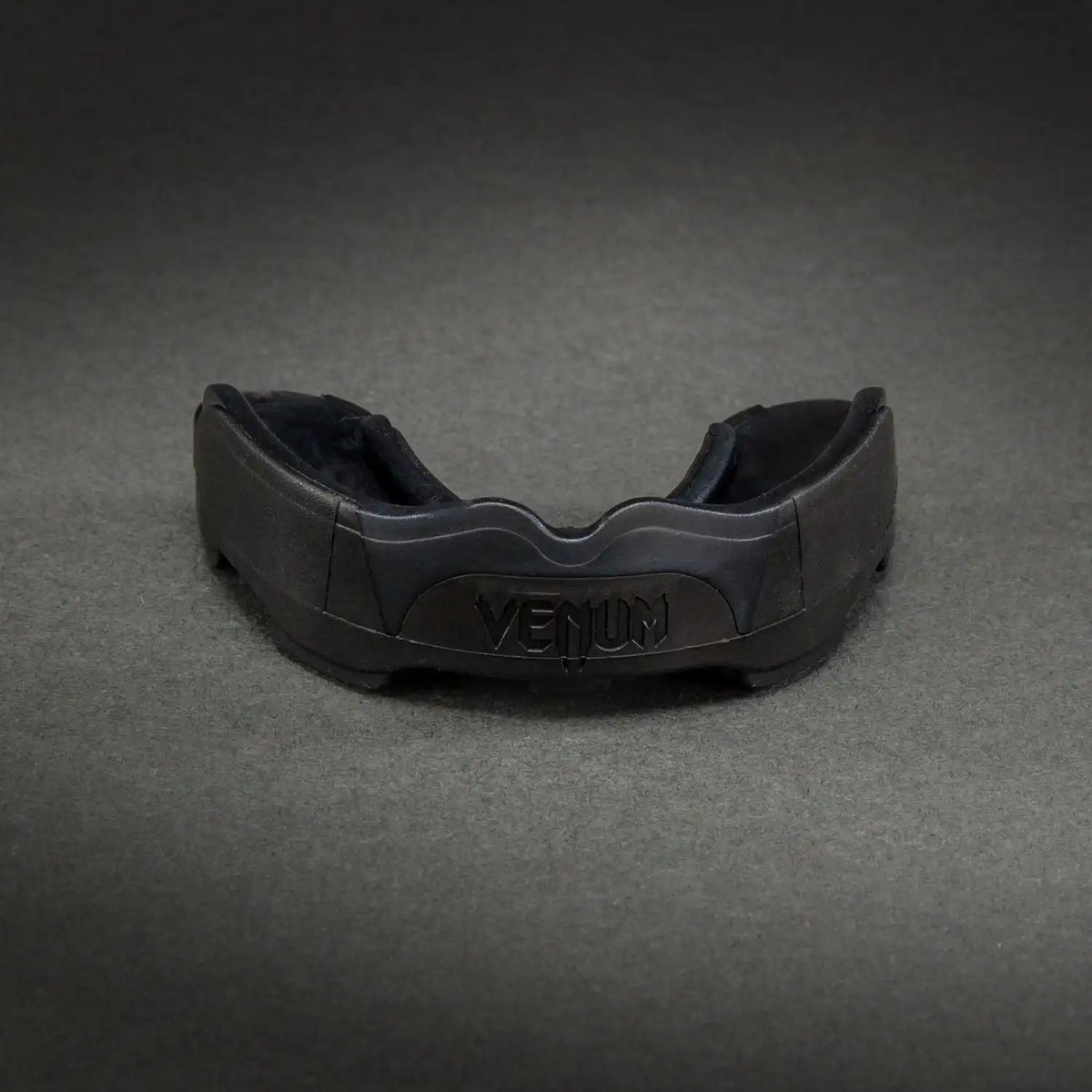 Venum Predator Mouthguard – Black/Black/Red
