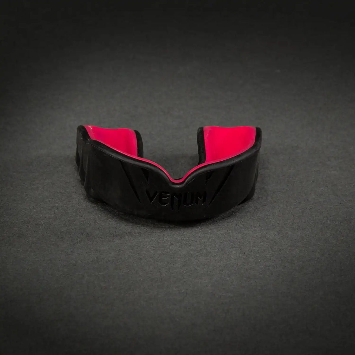 Venum Challenger Mouthguard - Black/Raspberry