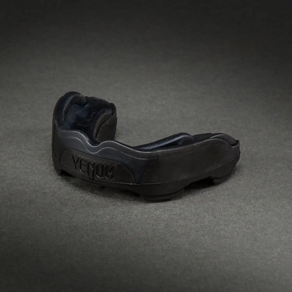 Venum Predator Mouthguard – Black/Black/Red